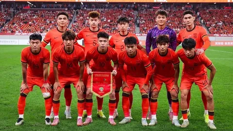 铜梁龙腾跃四年，重庆足球重返中超赛场！再现山城激情，巅峰对决即将开启！