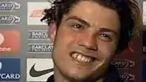 《太阳报独家揭秘：2019欧冠决赛“裸奔女神”今变身勇敢飞行员》